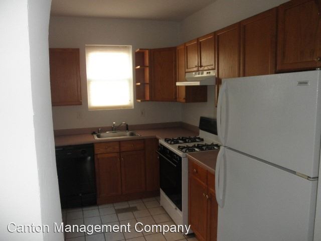 Building Photo - 2 br, 1 bath House - 823 S. Curley St.