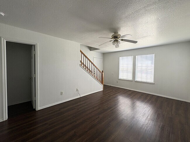 Foto del edificio - 5709 Redstone Dr