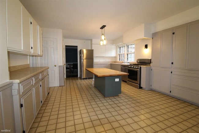 Building Photo - 3 br, 3 bath House - 772 N Wagner Rd