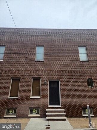 Building Photo - 1426 W Shunk St