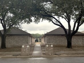 Building Photo - 716 Mynah Ave
