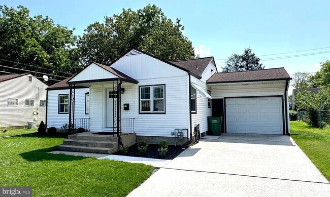 Building Photo - 804 Sherwood Rd