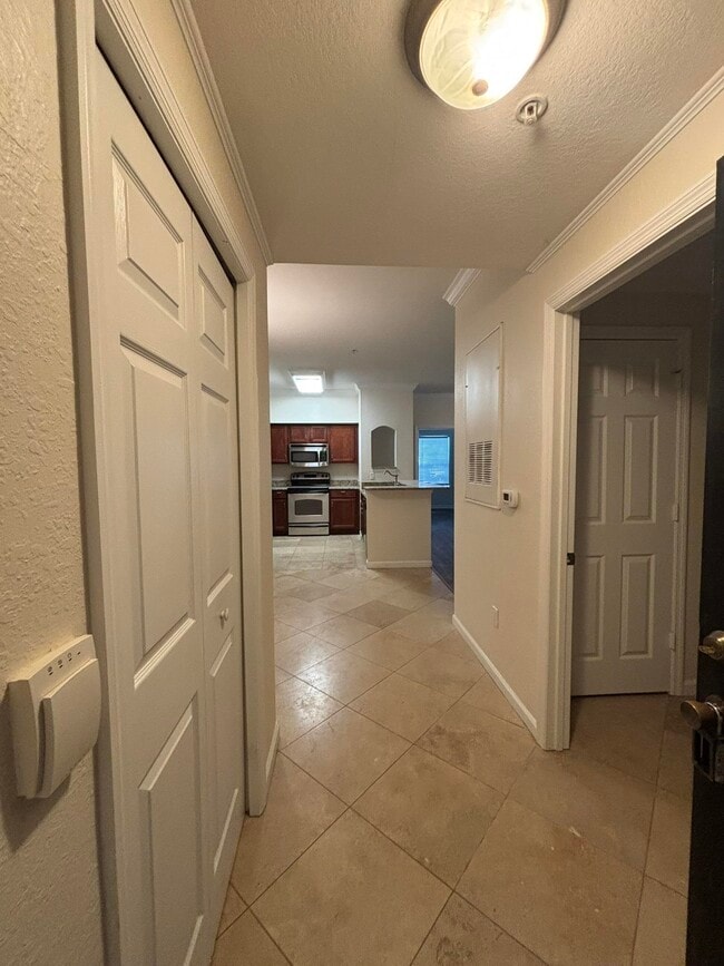 Building Photo - 2801 Chancellorsville Dr