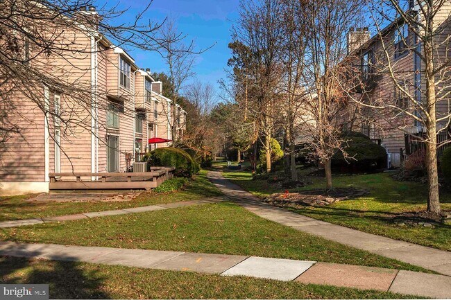 Foto del edificio - 210 Kings Croft Dr