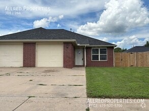 Building Photo - 403 E Asher Ct