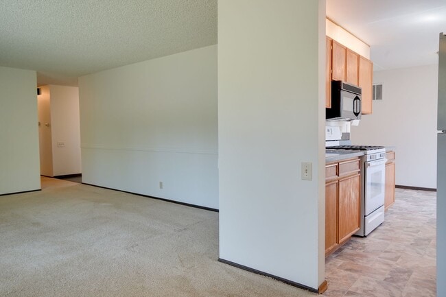 Building Photo - Rolling Hills Rambler