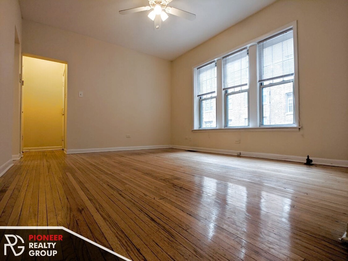 Foto principal - 634 W Barry Ave
