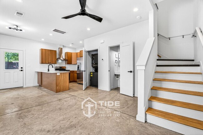 Foto del edificio - Modern Hanahan Living Near Park Circle