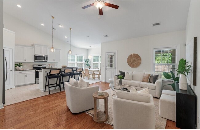 Building Photo - 1610 Fishbone Dr