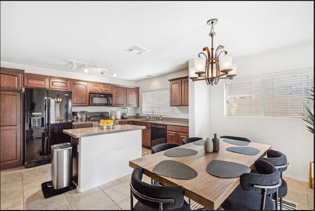 Foto del edificio - Nice 3 Bedroom Home In Phoenix