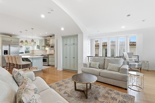 Building Photo - 424 N Broadway