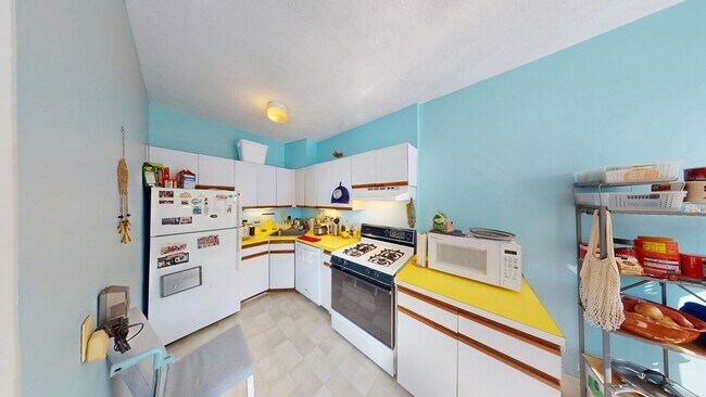 Photo - Brighton 1-Bed Near Cleveland Circle – NO ... House