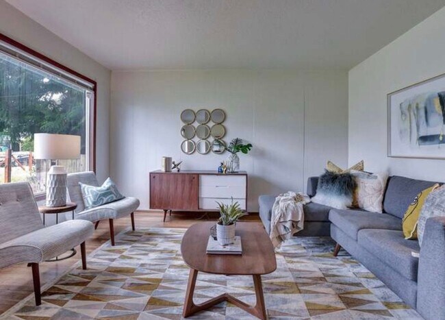 Building Photo - Adorable Woodstock 3 bedroom available for...