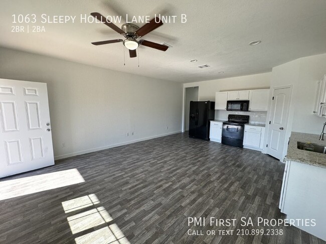 Building Photo - Brand new duplex unit available near Canyo...