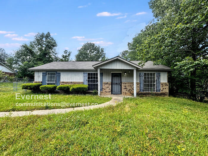 Foto principal - Charming 3-Bedroom Home with Comfort and C...