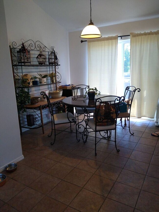 Foto del edificio - Lovely and spacious 5 bedroom 3 bath Post ...