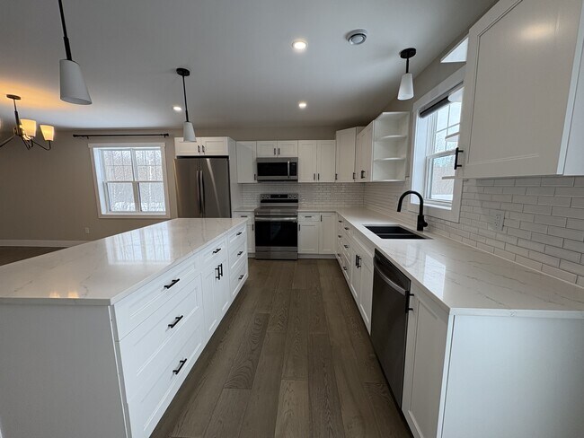 Building Photo - 8 Hobble Ln