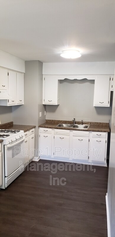 Building Photo - 229 River Ln