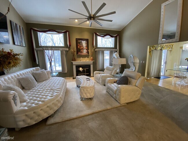Building Photo - 4 br, 3.5 bath House - 11095 Beechwood Ct