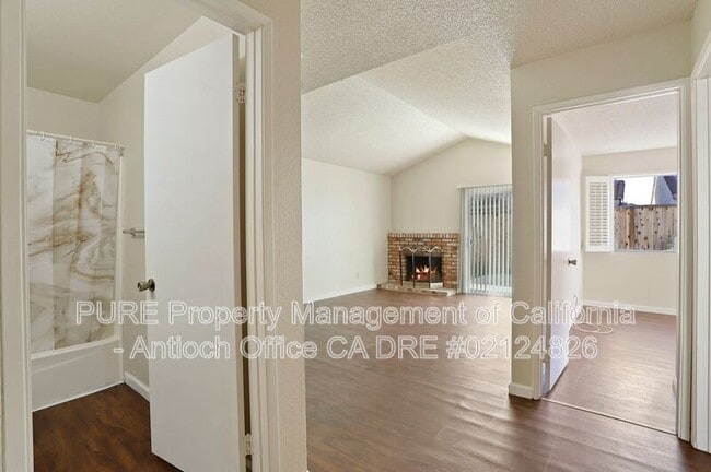 Foto del edificio - 2433 Sequoia Dr