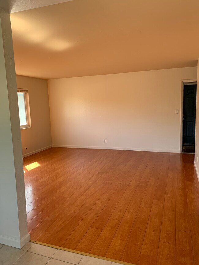Building Photo - 1638 Queen Charlotte Dr