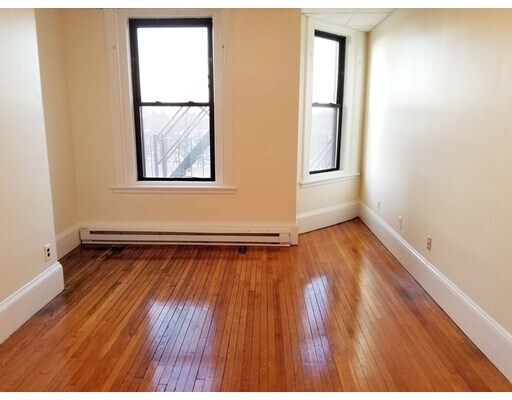 Building Photo - 506 Beacon St