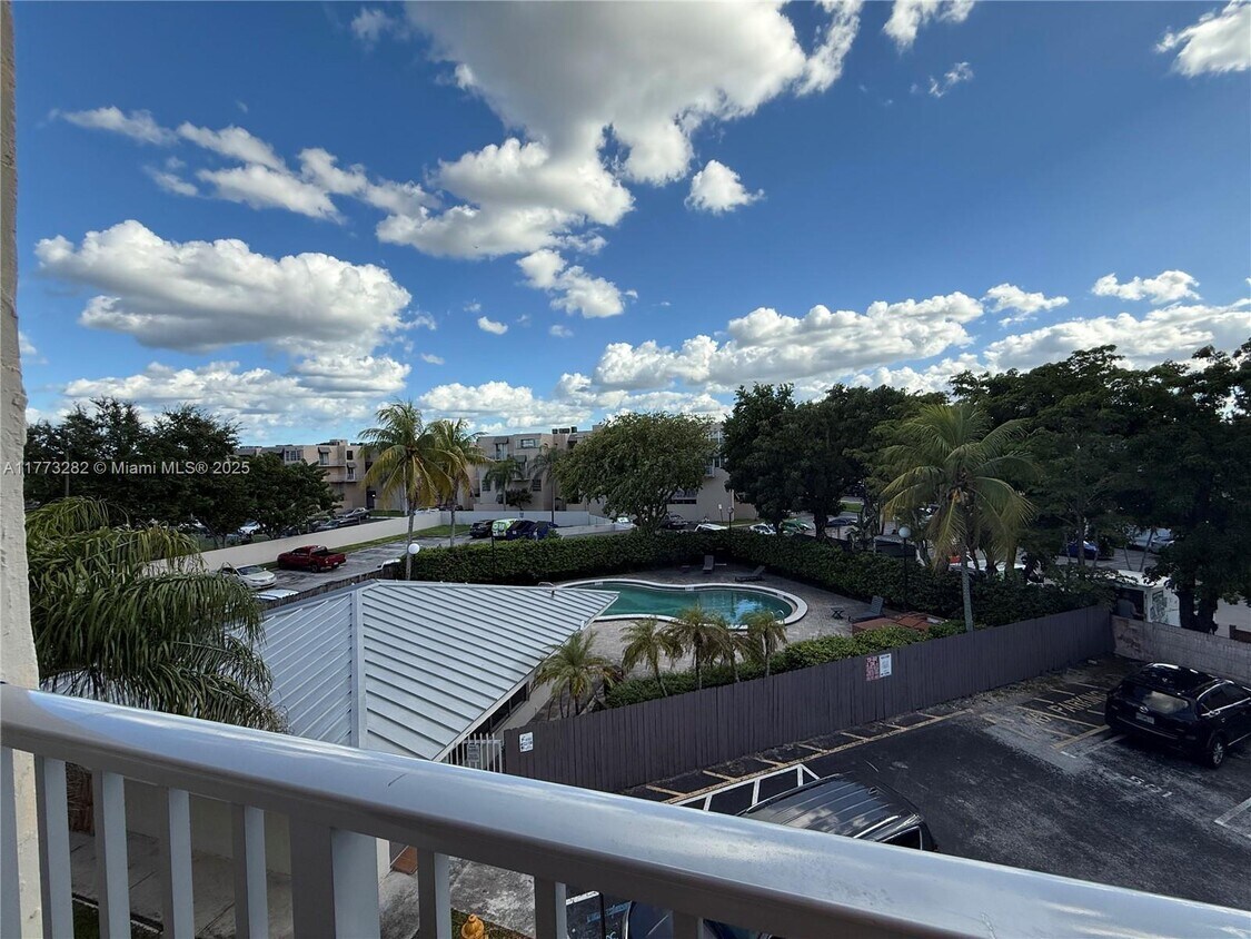 Primary Photo - 10900 SW 104th St