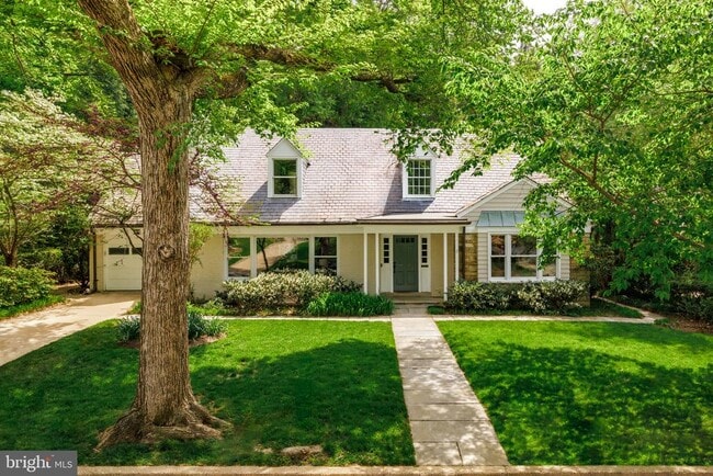 Foto del edificio - 5108 Macomb St NW