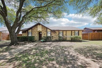 Building Photo - 904 Middle Cove Dr