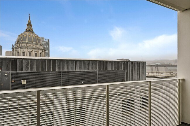 Foto del edificio - 555 Golden Gate Ave