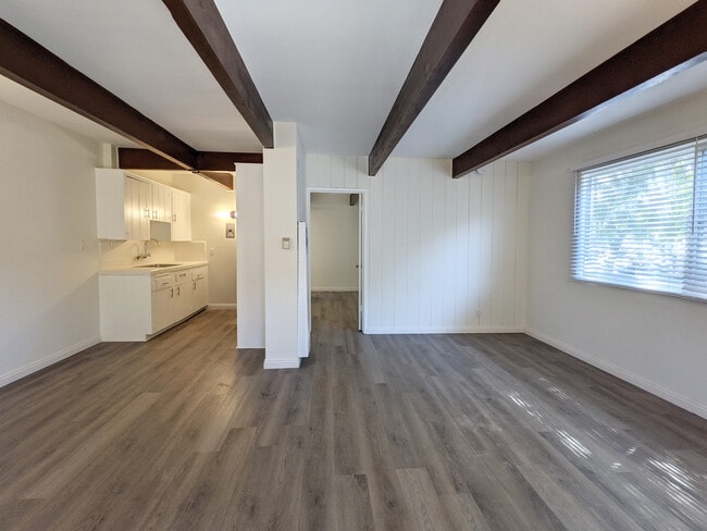 Entry - 3610 Carmona Ave