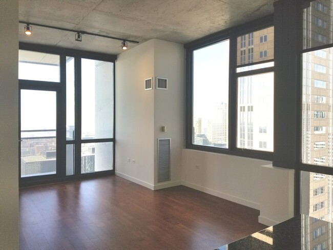 Building Photo - 235 W Van Buren St