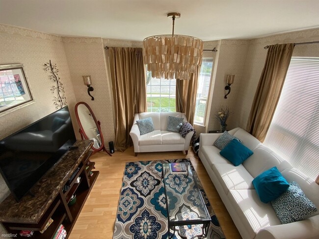 Building Photo - 3 br, 2.5 bath Townhome - 29 Puchala Dr