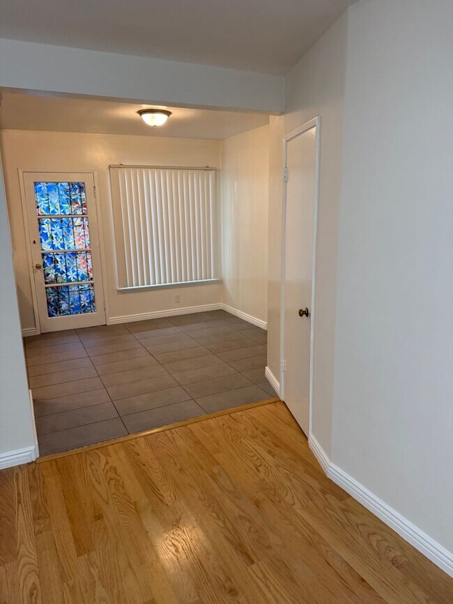 Foto del edificio - 180 S Mountain View Ave