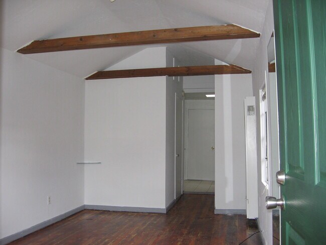Living/Bedroom - 1245 Francisco St