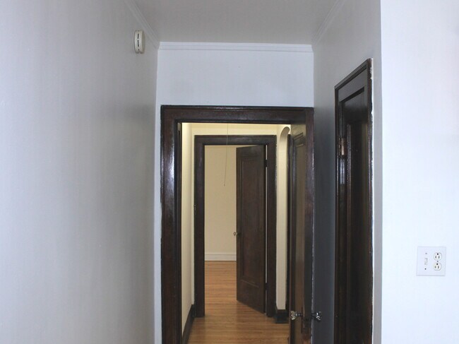 Foto del edificio - 3544 N New England Ave