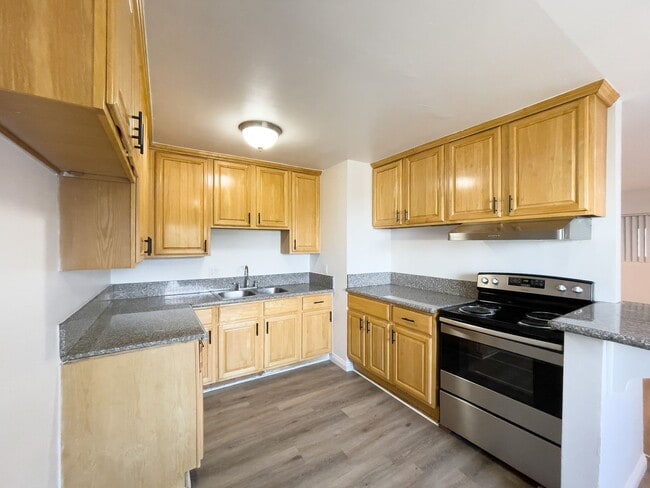 Building Photo - 514 W Huntington Dr