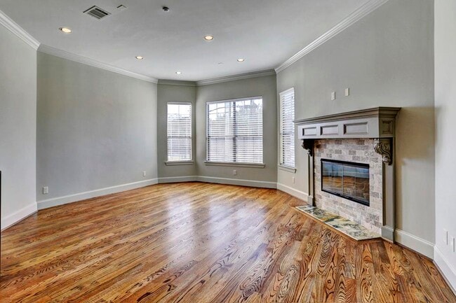 Building Photo - 2417 Commonwealth St