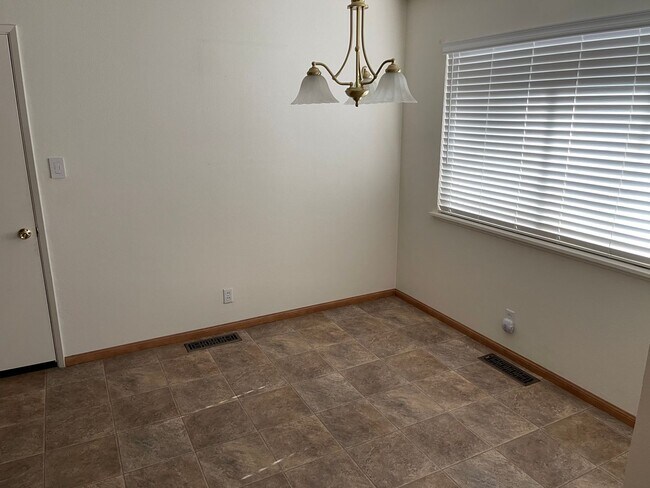 Building Photo - One level home with one car garage