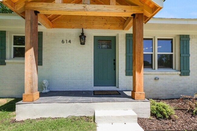 Foto del edificio - 614 Holland Ct SW