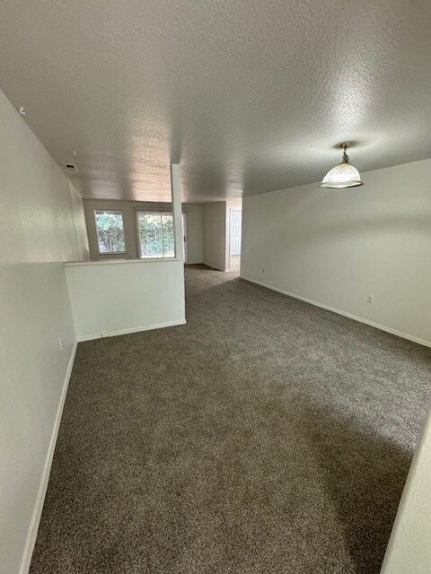 Building Photo - 887 Columbine Way