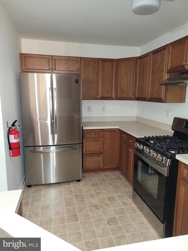 Building Photo - 102 Lionheart Ln