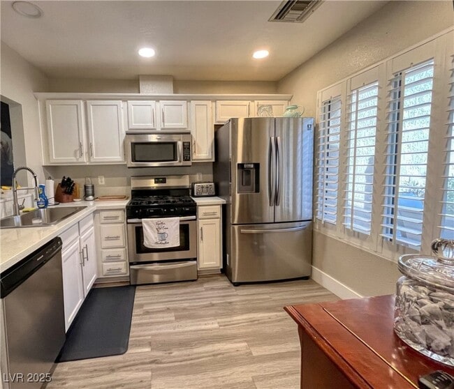 Foto del edificio - 8512 Desert Holly Dr