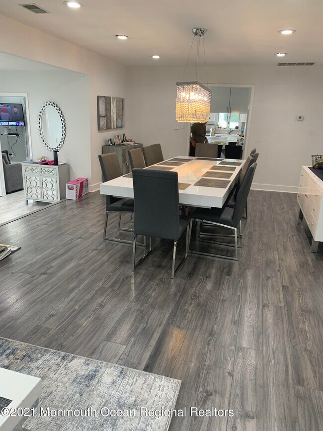 Foto del edificio - 28 Dwight Dr