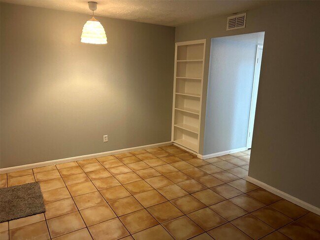 Foto del edificio - 1611 Mapleton Dr