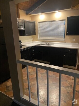 Building Photo - 3575 Oakvale Rd