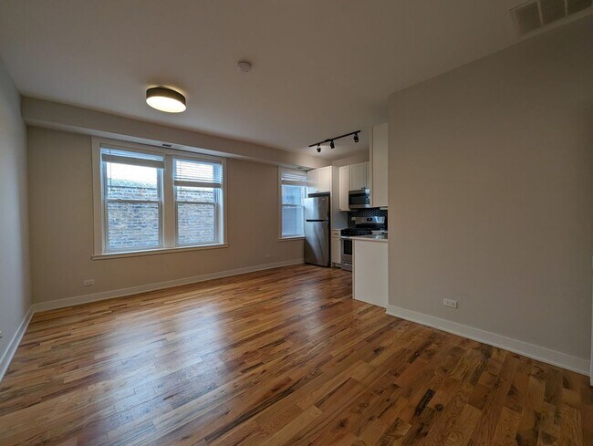 Foto del edificio - 656 W Wrightwood Ave