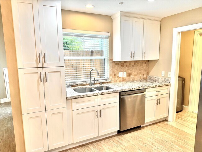Foto del edificio - 15193 Kimberley Ct