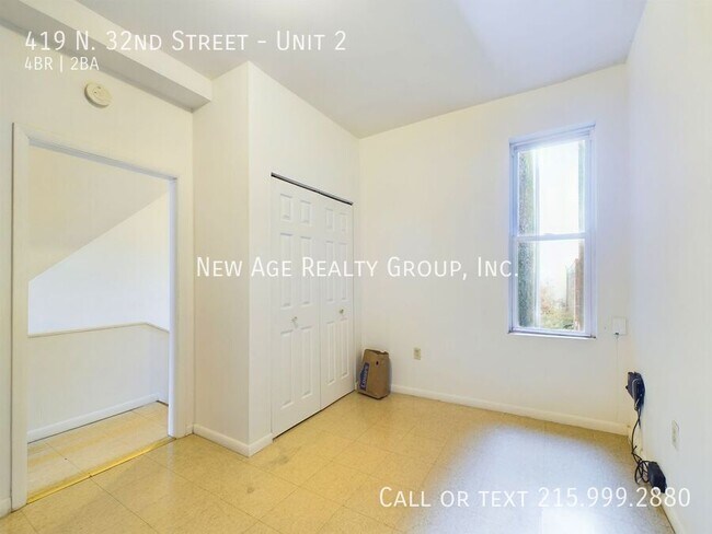 Foto del edificio - Spacious, Bi-level Apartment Available at ...
