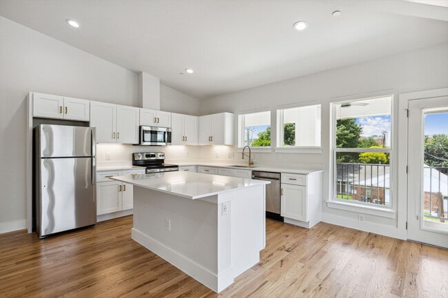 7-6283La_007 - 6283 La Vista